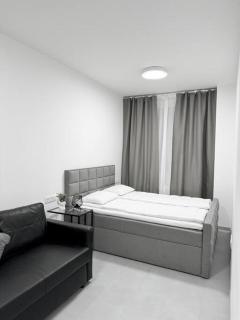 NEW Modern Large Apartment in New Town 3BDR - Prague - 8