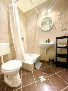 VERY WARM HOME with Big Bed near New York Café - Budapest - 8