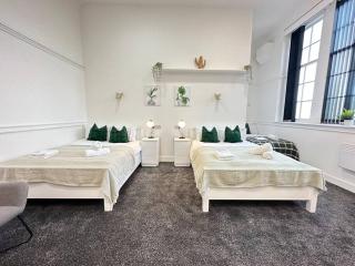 Modern 3-Bed Haven in West Midlands! - 4