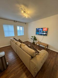 Apt sleeps 5-Netflix-parkg-near City Centre-Etihad-Coop live - 3