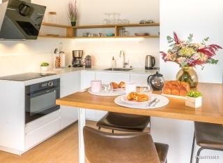 RÉF 236 - LARMOR-PLAGE type 2 avec 3 balcons pleine vue mer et au pied du centre - 8