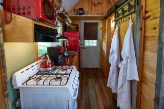 Creekwalk Inn Bed and Breakfast with Cabins - 9