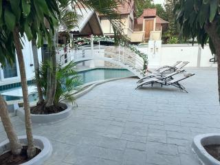 Pheonix Golf Pool Resort Villa - Ban Huai Yai - 4