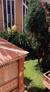 Au coeur de Tana, vue sur le Palais de la Reine, en securité - 1