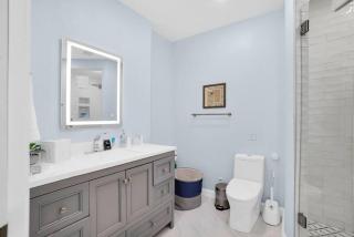 Luxurious Beach House Two Blocks From the Beach. - 5