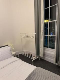Room 2 • Double Bed in London King’s Cross - Londra - 9