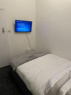 Room 2 • Double Bed in London King’s Cross - 3