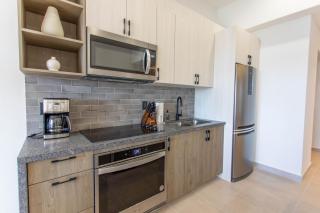 New Luxurious Oceanfront 2 Bedroom Condo with Stunning Views - 4