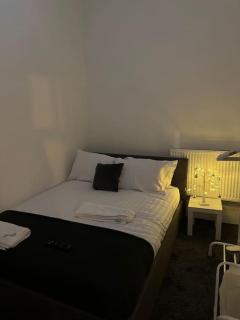 Room 3 • Double Bed in London King’s Cross - Londra - 9