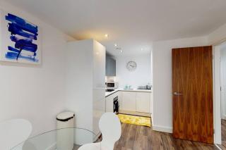 Central Balcony - 1 Bed Entire Apartment - Birmingham - 5