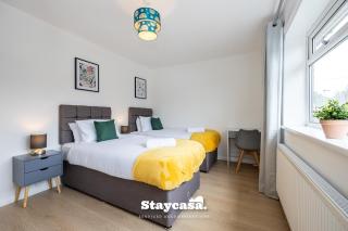 Spacious Cosy Cove with Large Driveway and Garden - 1