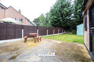 Spacious Cosy Cove with Large Driveway and Garden - 4