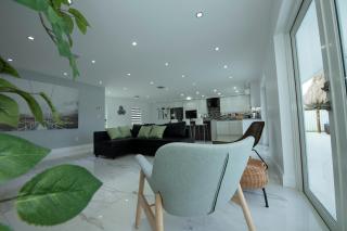 Poolside Paradise Retreat - 7