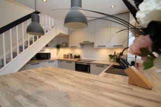 Lovely house overlooking field with woodland walks - Blackwater - 0
