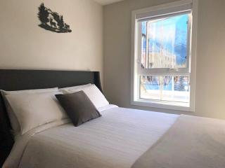 Brand New 2BR Condo with Outdoor Swimming Pool and Hot Tub - Canmore - 4