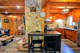 Grey Wolf Manor - Arnold - 3