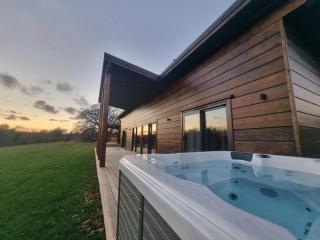 Meadow Valley Lodge 3 - Hot Tub - Hintlesham - 0