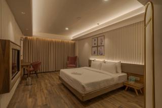Phoenix Resort - Rajkot - 1
