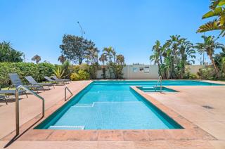 The Coastal - Fully Renovated Beach Front 3BR - Gold Coast - 1