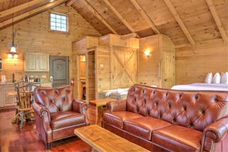 Whispering Pines Treehouse by Amish Country Lodging - Millersburg - 8