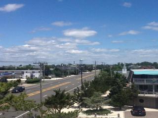 This Pet Friendly Home Is Located On The Ocean Block In Barnegat Light, Close To The Beach, - Waretown - 2