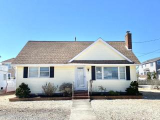 Vacation Rental With Pool On Lbi - Brant Beach - 9