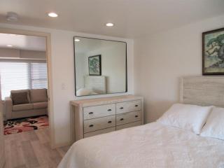 Beautifully Renovated First Floor Ocean Front Duplex - Beach Haven - 5