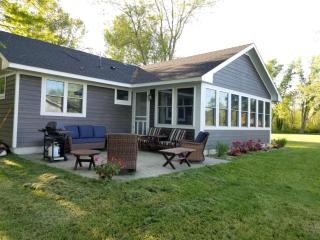 Whitney Bay House on CHQ Lake - 9