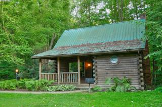 Apple Blossom Cabin by Amish Country Lodging - Millersburg - 9