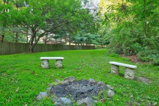 Apple Blossom Cabin by Amish Country Lodging - Millersburg - 8