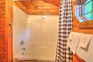 Apple Blossom Cabin by Amish Country Lodging - Millersburg - 1