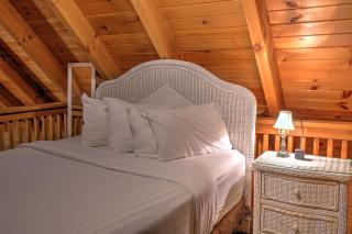 Apple Blossom Cabin by Amish Country Lodging - 2