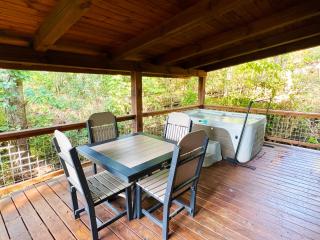Evergreen Cabin by Amish Country Lodging - Millersburg - 8