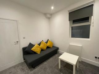 Newly renovated flat in Ashtead - 3