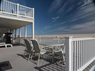 Ocean Front Duplex Sleeps 8 - Beach Haven - 9
