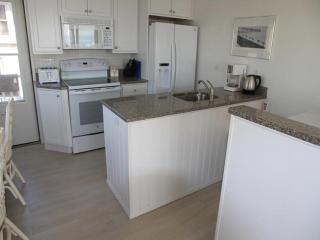 Ocean Front Duplex Sleeps 8 - Beach Haven - 7