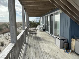 Fantastic Ocean Views From This First Floor Ocean Front Duplex In Harvey Cedars - Harvey Cedars - 4