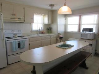 Recently Updated Second Floor Duplex Located On The Ocean Block In Surf City, - Surf City - 7