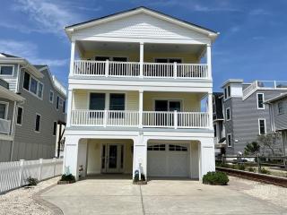 Nice Home In Ship Bottom With 3 Bedrooms, Private Swimming Pool And Wifi - Ship Bottom - 0