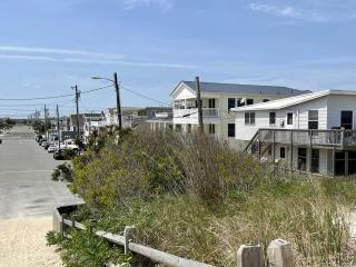 Nice Home In Ship Bottom With 3 Bedrooms, Private Swimming Pool And Wifi - Ship Bottom - 8
