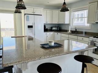 Nice Home In Ship Bottom With 3 Bedrooms, Private Swimming Pool And Wifi - Ship Bottom - 1
