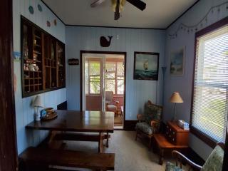 Quaint House Steps To The Beach With Great Backyard Space For Outside Dining - Surf City - 4
