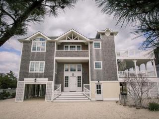 Large Ocean Side Home With Beautiful Views - Loveladies - 0