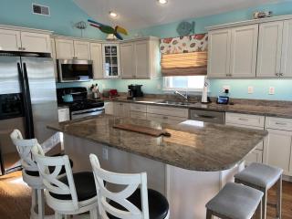 Well Appointed 5 Bedroom 3,5 Bath In Ship Bottom Located 6 Homes To The Beach - Ship Bottom - 8