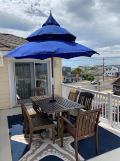 Well Appointed 5 Bedroom 35 Bath In Ship Bottom Located 6 Homes To The Beach - 1