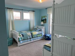 Well Appointed 5 Bedroom 3,5 Bath In Ship Bottom Located 6 Homes To The Beach - Ship Bottom - 2