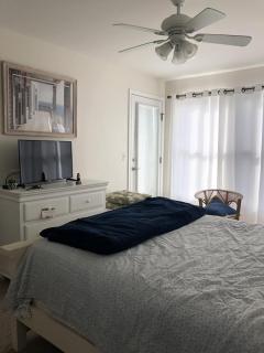 Reverse Living Contemporary On The Oceanside - Beach Haven - 5
