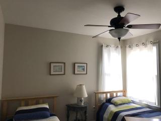 Reverse Living Contemporary On The Oceanside - Beach Haven - 3