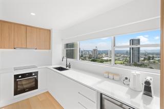 The Coastal - Fully Renovated Beachfront 3 Bedroom unit with Parking & Pool - 6