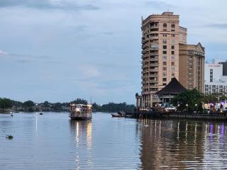 Riverbank Suites Kuching Waterfront - Kuching - 9